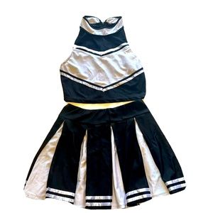 Cheerleading Outfit
Size small